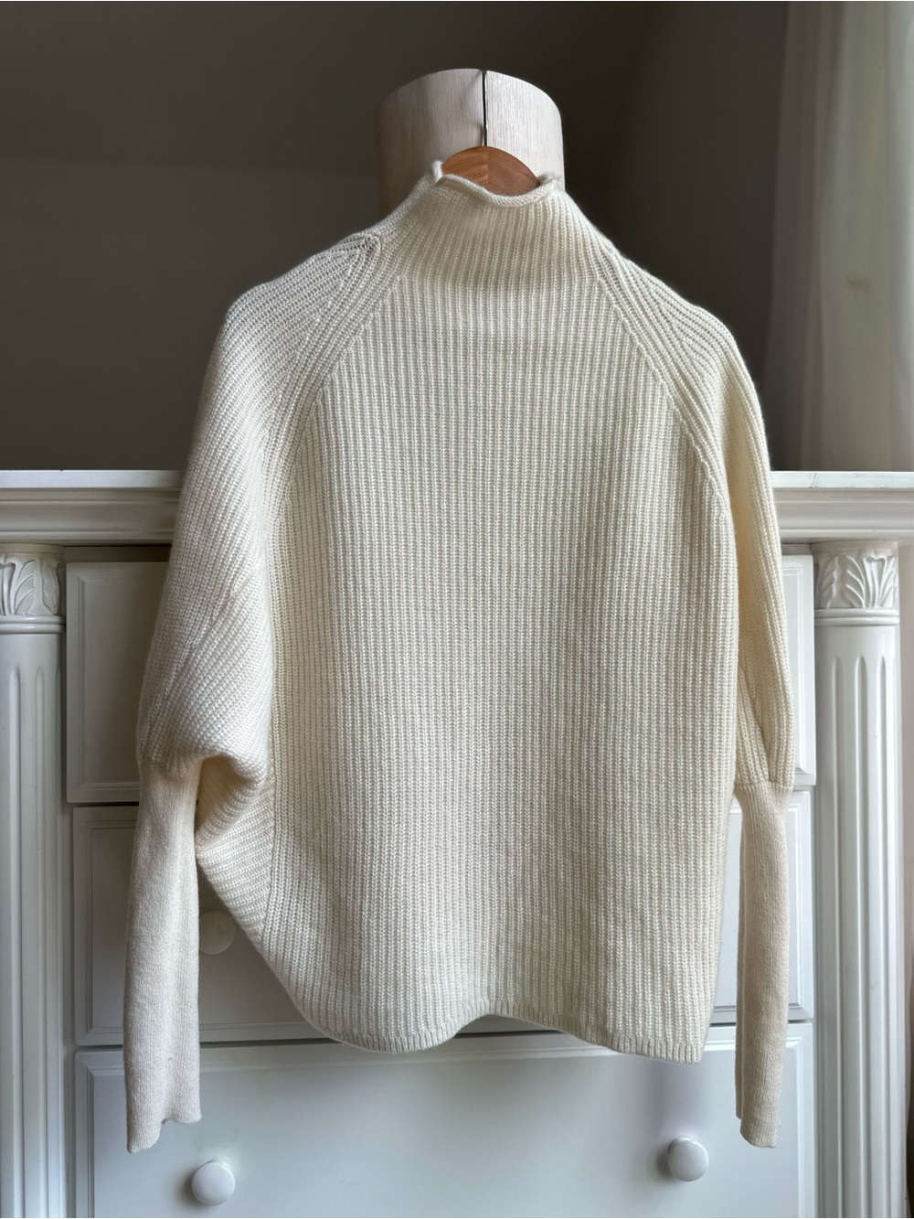 Club Monaco Cashmere Sweater – S